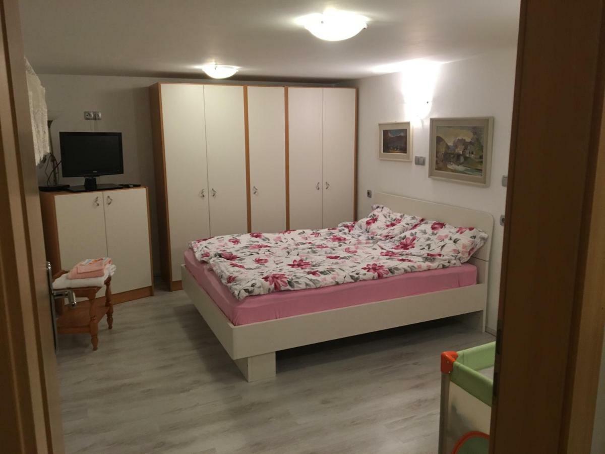 Apartma Metka มอยสตรานา ภายนอก รูปภาพ